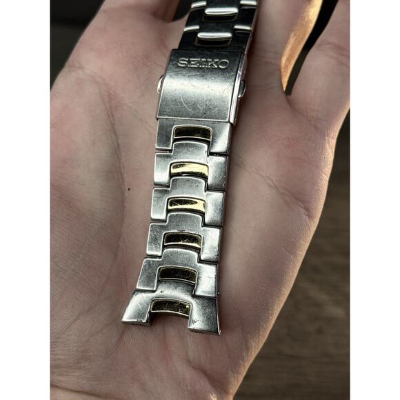 Seiko Kinetic 5M62 - 0AP0 100M Men’s Two-Tone Stainless Steel Watch Japan Works - Picture 11 of 14